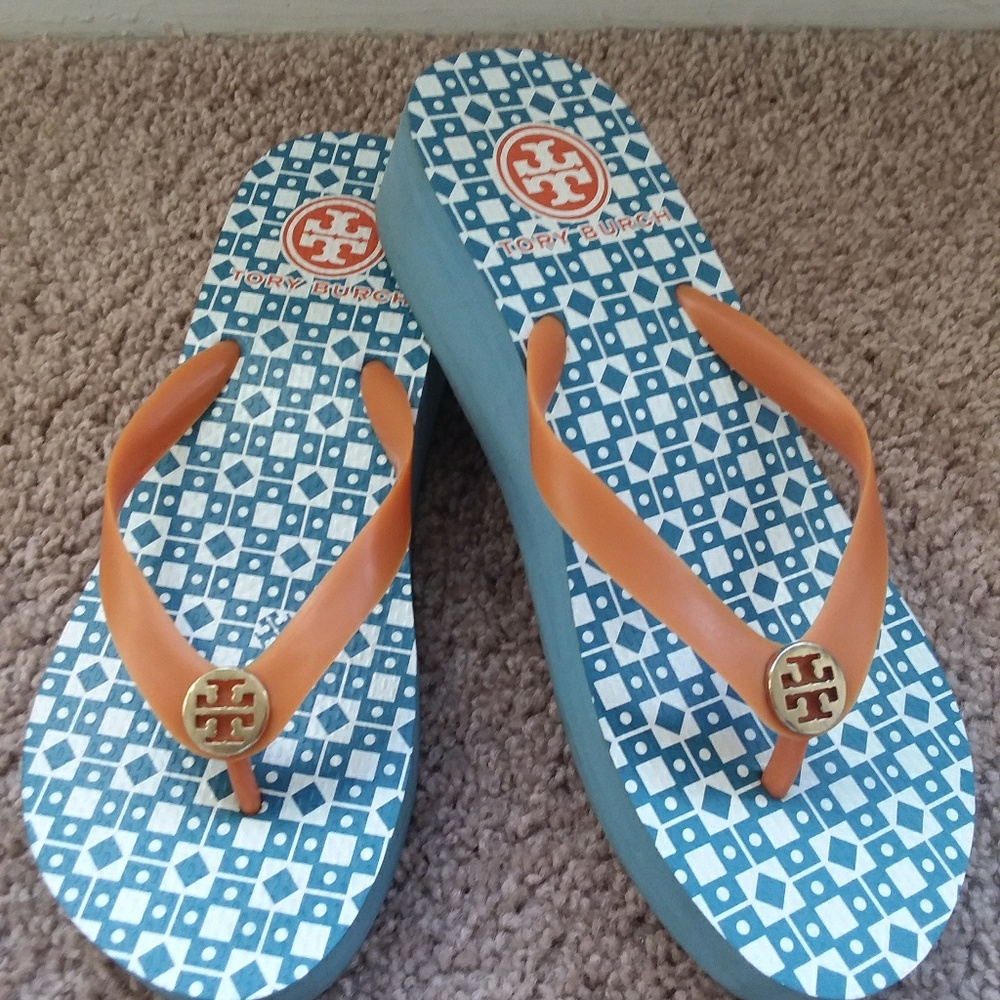 Lightly used Tory Burch sandals. Size 8